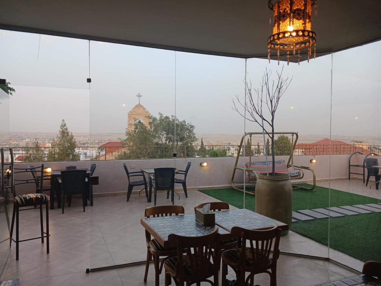 Moab Land Hotel Madaba Bagian luar foto